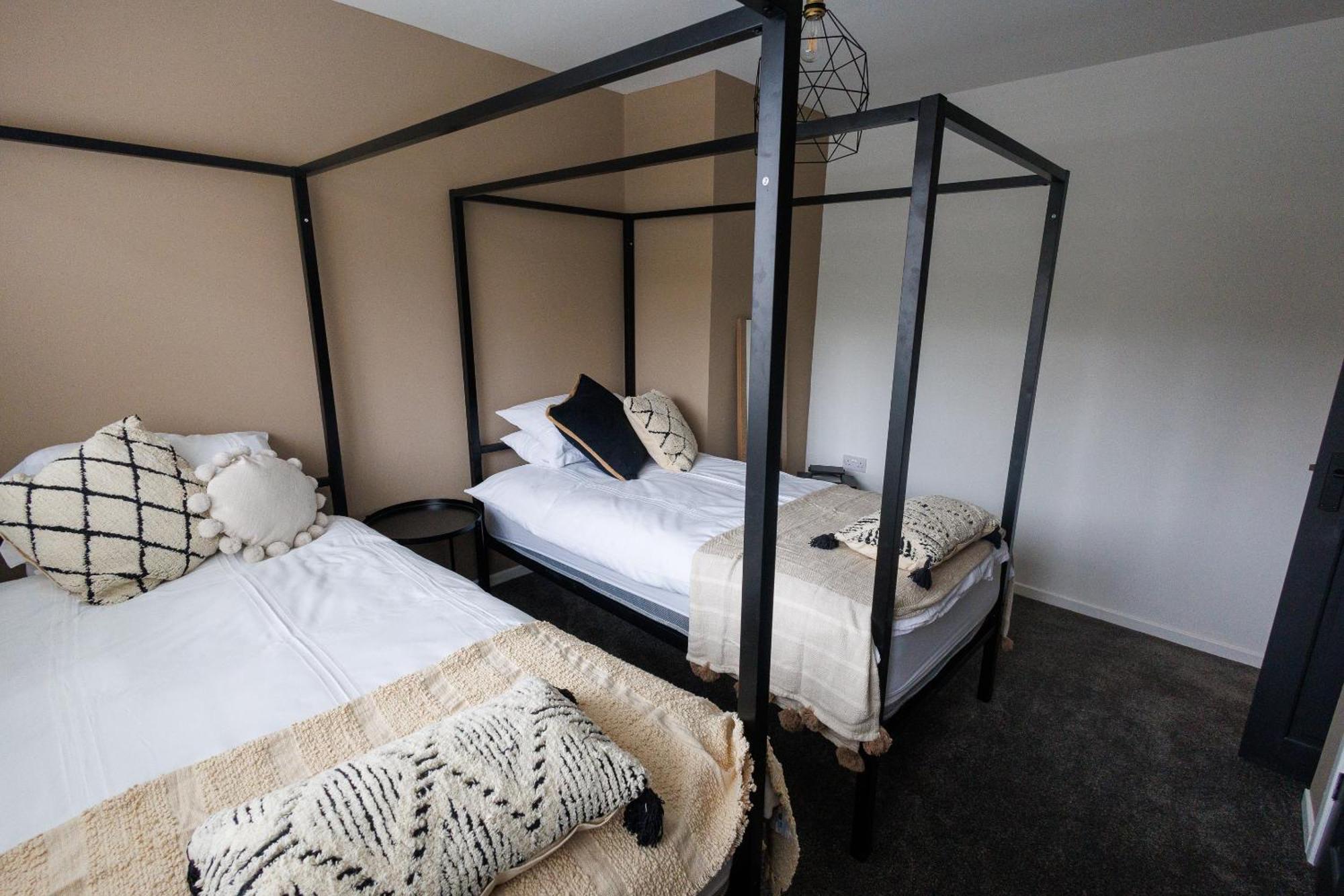 Uber Stylish 3 Bedroom Home Off Road Parking Near Town Centre And Bike Park Wales Мертир-Тидвилл Экстерьер фото