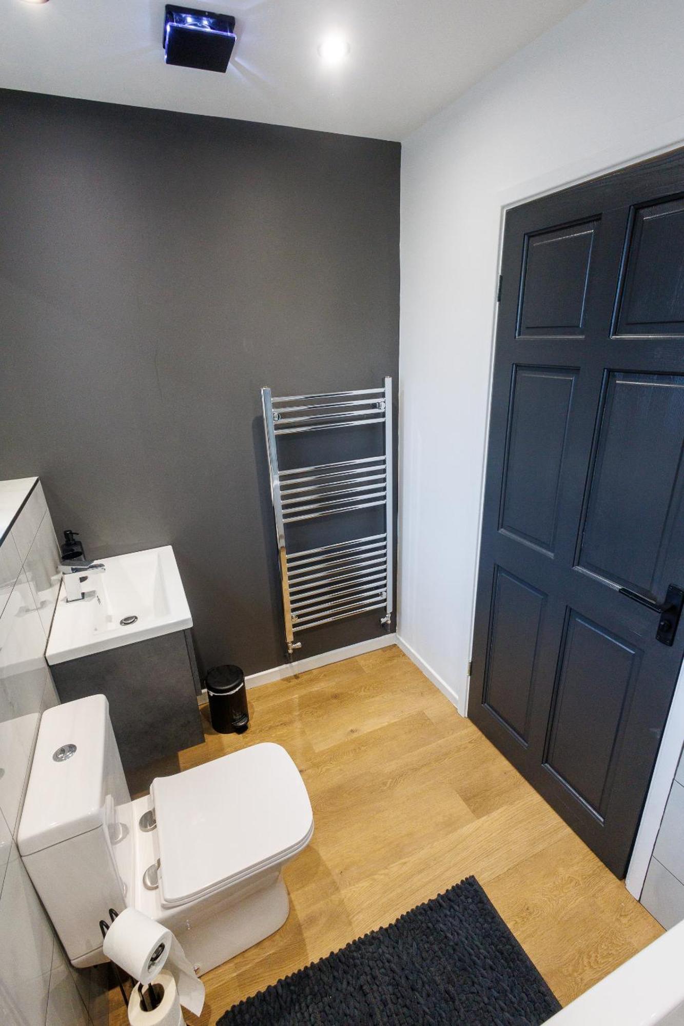 Uber Stylish 3 Bedroom Home Off Road Parking Near Town Centre And Bike Park Wales Мертир-Тидвилл Экстерьер фото