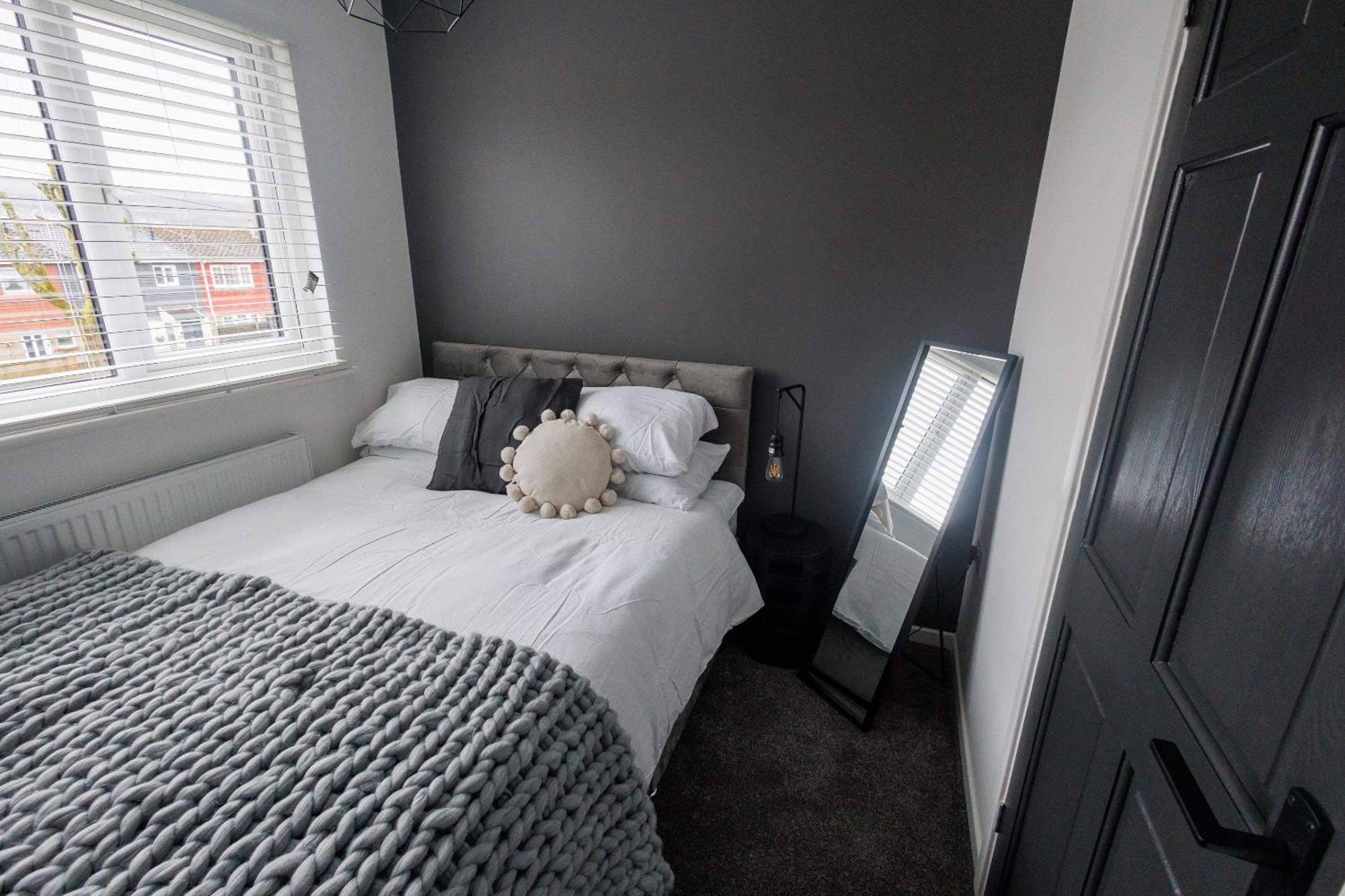 Uber Stylish 3 Bedroom Home Off Road Parking Near Town Centre And Bike Park Wales Мертир-Тидвилл Экстерьер фото