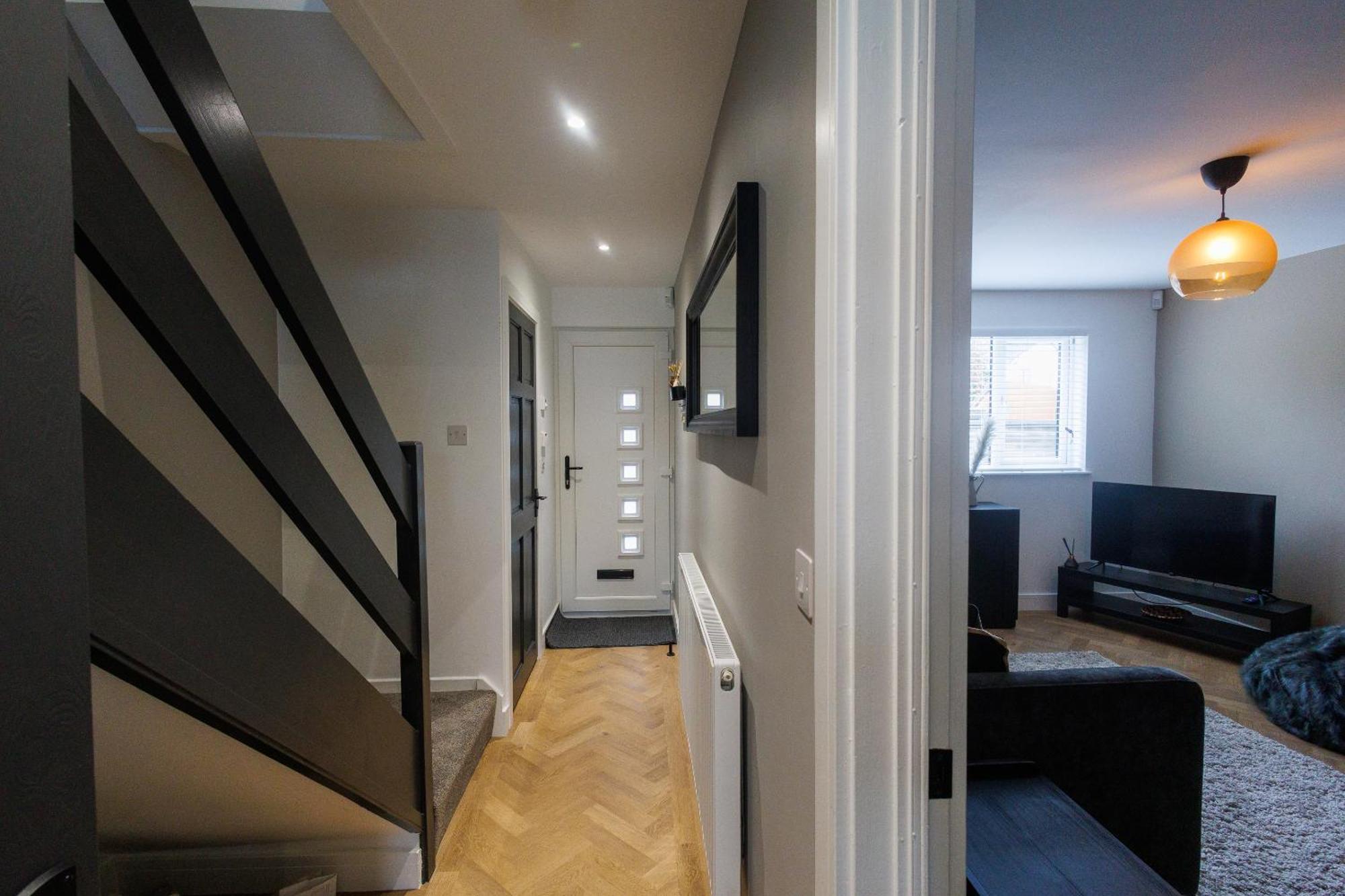 Uber Stylish 3 Bedroom Home Off Road Parking Near Town Centre And Bike Park Wales Мертир-Тидвилл Экстерьер фото