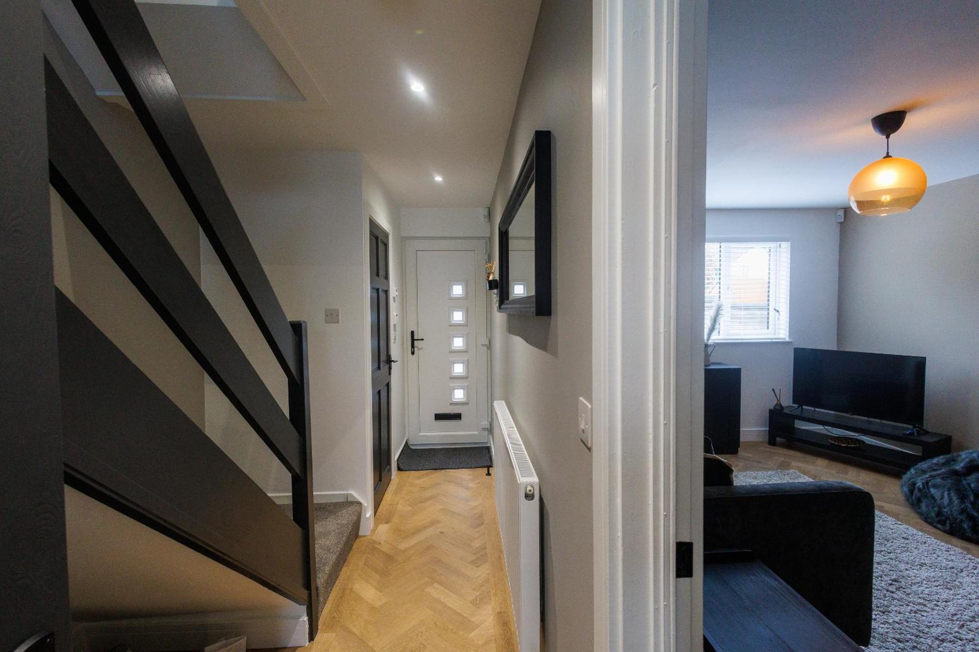 Uber Stylish 3 Bedroom Home Off Road Parking Near Town Centre And Bike Park Wales Мертир-Тидвилл Экстерьер фото